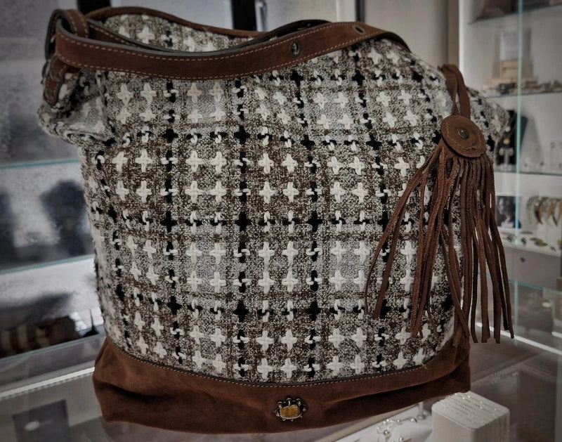 Shopper in pelle e tweed marrone con frange