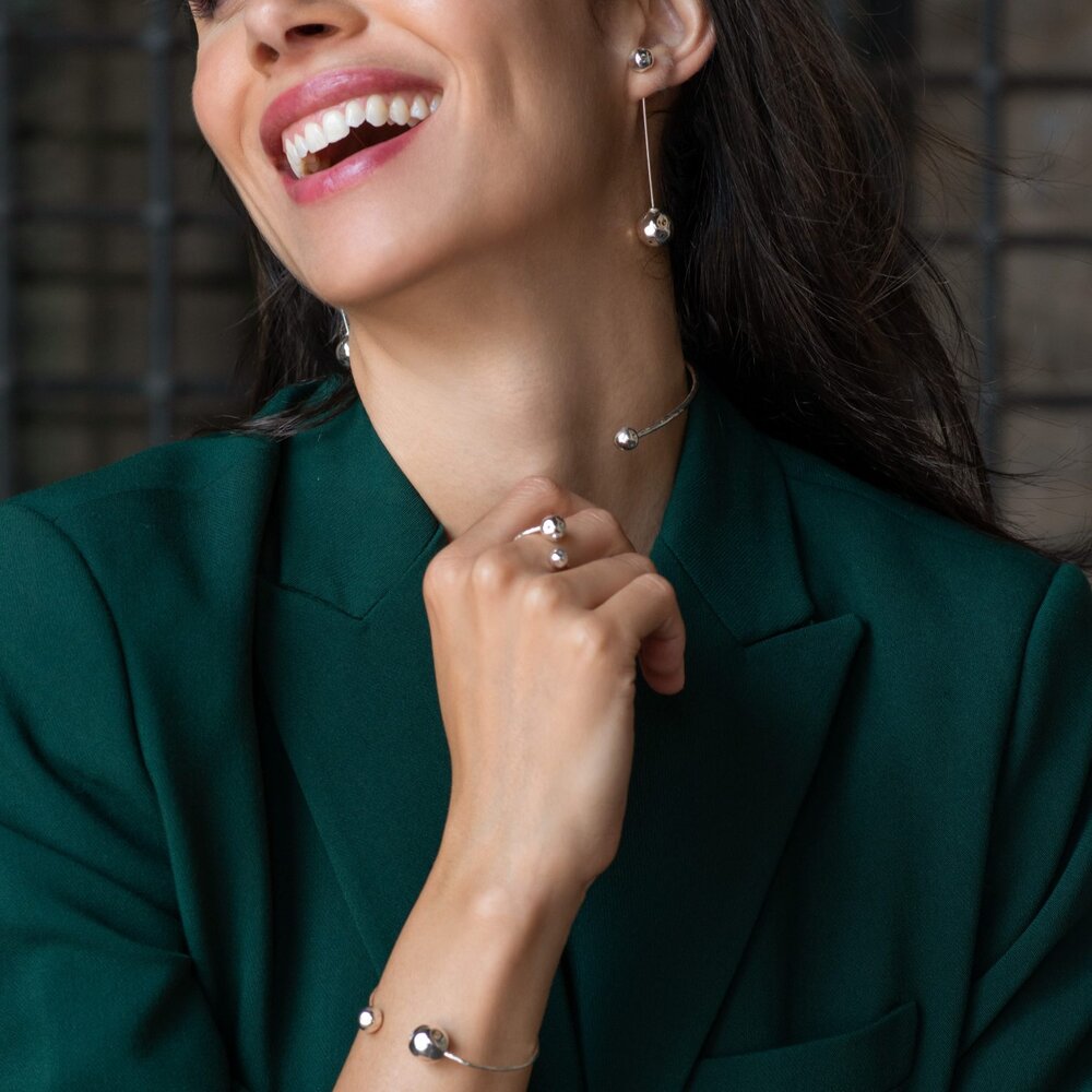 Sfera – anello in argento naturale e pietre